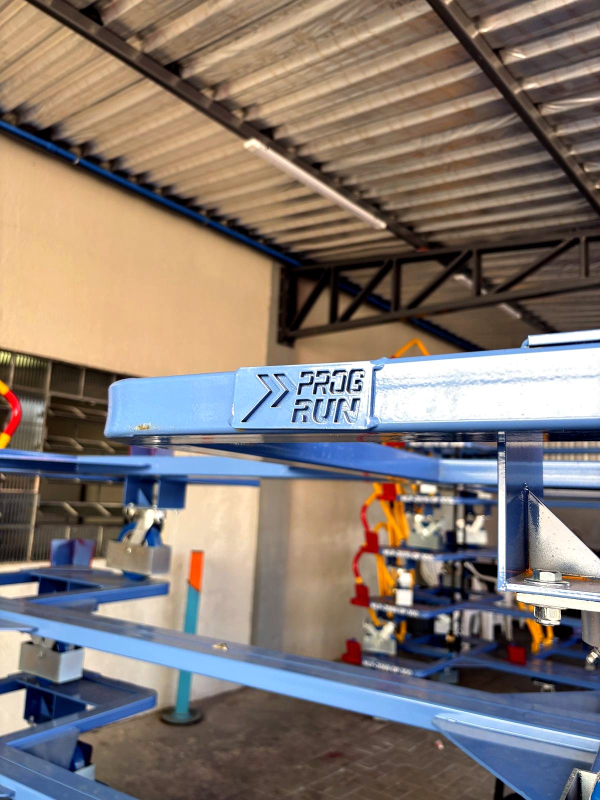 Detalhe de rack azul